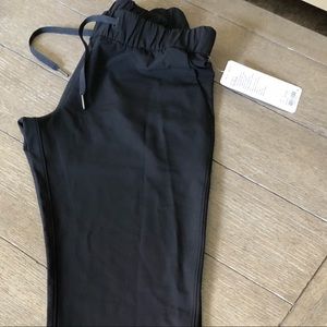 Lululemon Black On the Fly Pant Woven NWT sz 6